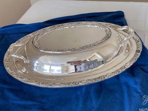 lot 144 image: Vintage Victorian Rose Wm Rogers & Son 1912 Silver Covered Dish