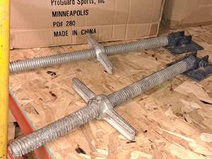 lot 537 image: Lot of (2) Scaffolding Stabilizers