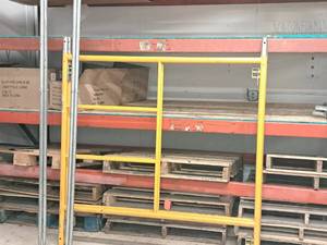 lot 533 image: Scaffolding - (2) Uprights and (2) Supports