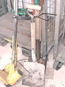 lot 555 image: Lot of (4) Flat Shovels