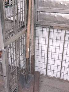 lot 556 image: Lot of (2) Roofing Shovels