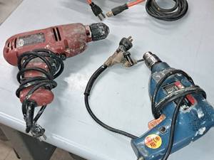 lot 561 image: Lot of (2) Drills