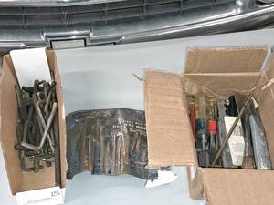 lot 564 image: Lot of (1 Box) Misc. Tools - Hex Key Wrench Set, Assorted Allen Wrenches, Screwdrivers, Chisels, Box Cutters