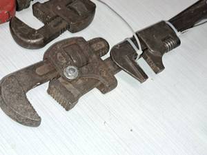 lot 566 image: Lot of (2) Pipe Wrenches - 11 and 8