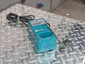 lot 571 image: Makita 35W Fast Cordless Tool Battery Charger DC9700