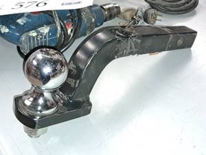 lot 573 image: 3500-lbs Drop Hitch with 2 Ball