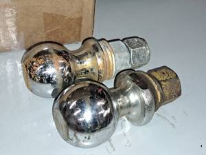 lot 576 image: Lot of (2) Hitch Balls - 2 and 1-78