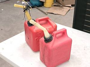 lot 585 image: Lot of (2) Plastic Gas Can