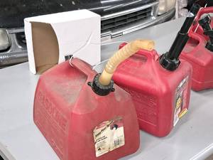 lot 587 image: Lot of (2) 2.5-Gallon Plastic Gas Can