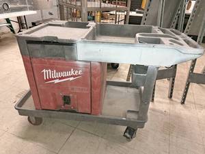 lot 526 image: Milwaukee Trade Titan Heavy Duty Industrial 375-lbs Tool Cart with Locking Cabinet