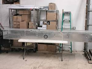 lot 539 image: 130 Diamondplate Truck Bed Tool Box