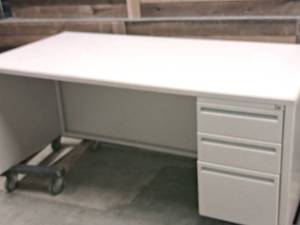 lot 543 image: Office Desk 3-drawer