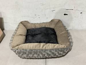 lot 316 image: Rectangular Dog Bed, Measures 18 x 22