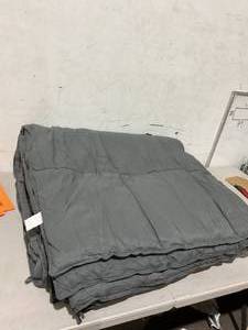 lot 338 image: Grey Duvet, Measures 120 x 128