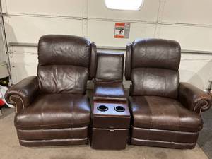 lot 1 image: Lazy Boy Electric Double Recliner