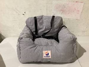 lot 426 image: Dog Car Seat Pet Booster Seat Travel Safety Dog Bed for Car with Storage Pocket