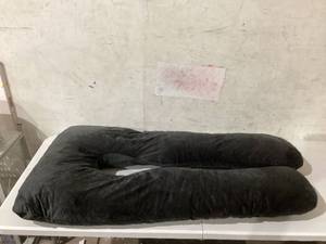 lot 428 image: Pregnancy U-Shaped Pillow