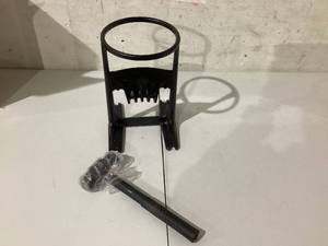 lot 431 image: Blue Home XL Kindling Splitter  with 5.5 Lbs Sledge Hammer