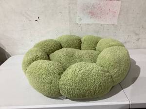 lot 442 image: Lesure Calming Small Dog Bed