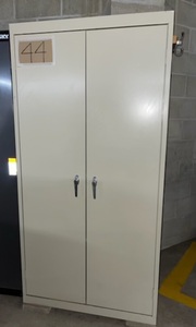 Metal Garage Cabinet (2 of 2)