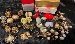 Jewelry box with key and 27 pairs of clip on earrings