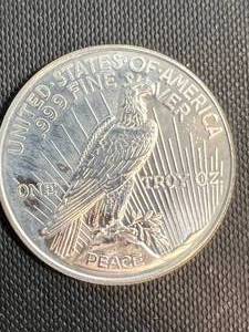 lot 19 image: 1 TROY OZ .999 FINE SILVER PEACE DOLLAR DESIGNED ROUND