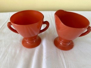 lot 75 image: Vintage Hazel Atlas Burnt Rust Creamer and Sugar Set