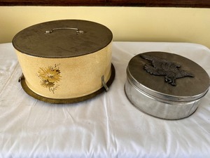 lot 80 image: Vintage Metal Covered Cake Pan and Metal Tin
