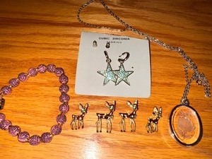 lot 29 image: Assorted Costume Jewelry