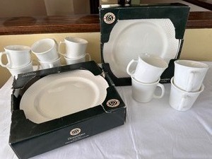 lot 38 image: Vintage Windsor Browne Dinnerware Place Settings and Corning Ware Cups