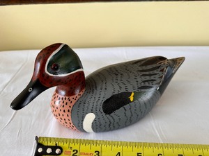 lot 42 image: Vintage The Wooden Bird Factory Hand Painted Decorative Wood Duck