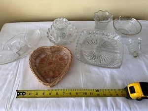 lot 49 image: Assorted Serving Bowls