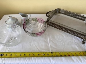 lot 62 image: Variety of Vintage Glass Serving Pieces