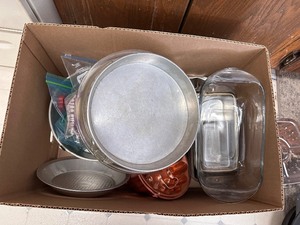 lot 64 image: Entire Lot of Bakeware