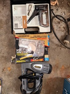 lot 200 image: Lot of Staple Guns