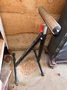 lot 214 image: Adjustable Rolling Material Stand and Base