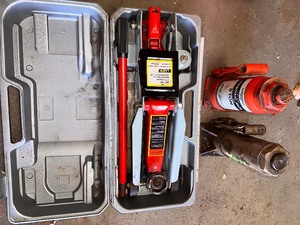 lot 219 image: Hydraulic Floor Jacks