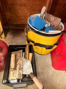 lot 225 image: Sheetrock Tools Bin and Bucket