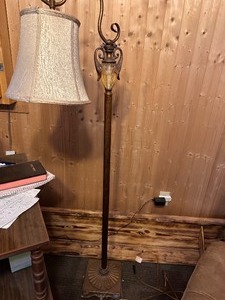 lot 136 image: Vintage Floor Lamp