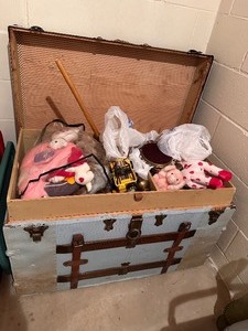 lot 146 image: Vintage Trunk and Toys