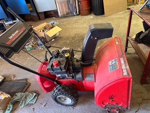 lot 166 image: Yard Machines 5HP 24 Snow Blower