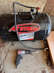 lot 167 image: Airstream 7 Gallon 125PSI Air Compressor and Tools