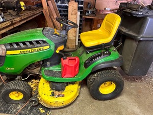 lot 173 image: John Deere D130 Riding Lawn Mower with Accessories and Battery Charger