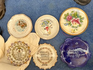 lot 88 image: Variety of Vintage Decorative Plates