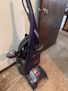 lot 112 image: Bissell Pro Heat Pet Carpet Shampooer