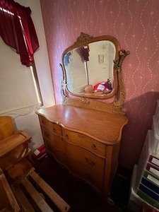lot 122 image: Vintage Antique Maple Dresser with Attached Mirror