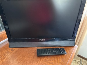 lot 130 image: Vizio 19 TV