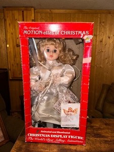 lot 234 image: Vintage Motion-ettes of Christmas Animated and Illuminated Angel