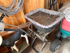 lot 250 image: Seed Spreader