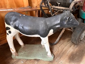lot 251 image: Decorative Calf Cow Lawn Decor